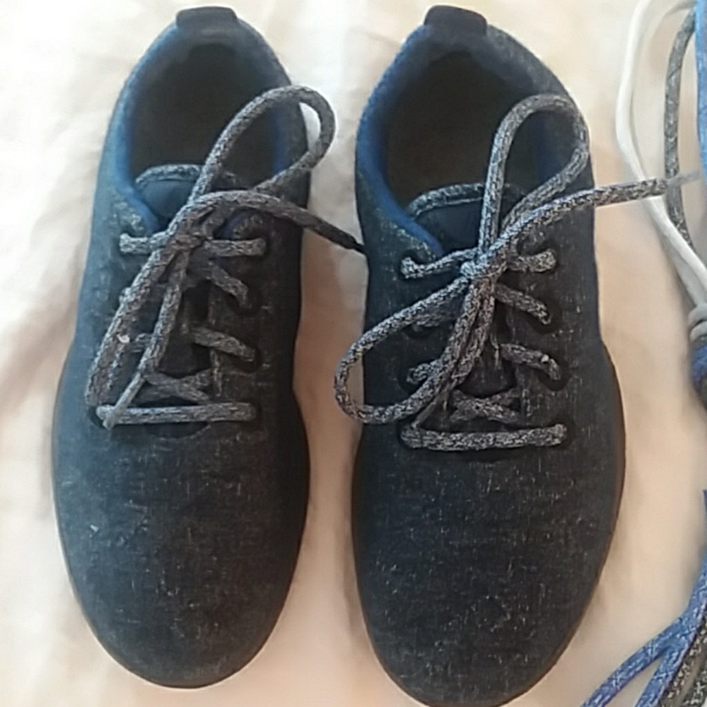 Allbirds size 8 navy & black sole